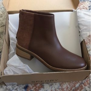 Sperry Maya Chelsea Leather Boots size 7